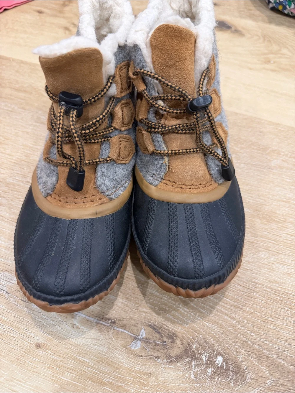 Sorel Out N About girls winter boots size 3